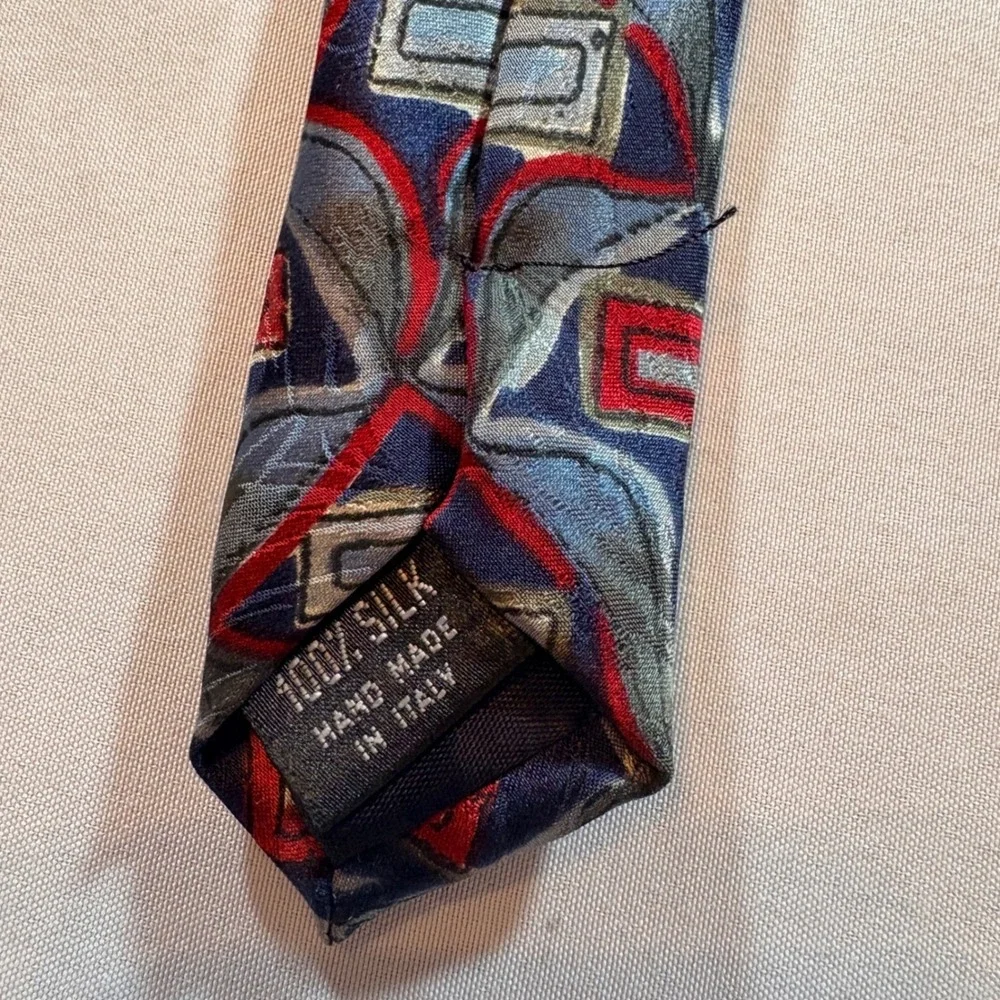 Oleg Cassini Silk Necktie Mens Navy Red Silver Geometric Abstract Made in Italy - Picture 4 of 6